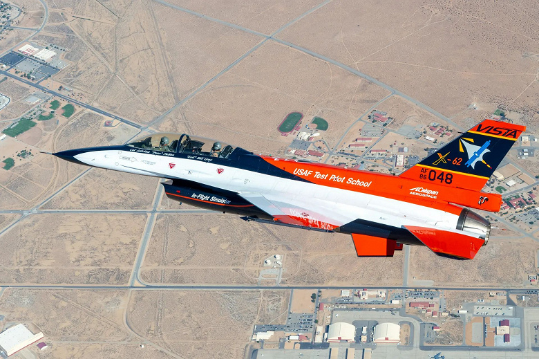 Модифицированный F-16 смог 17 часов летать под управлением ИИ